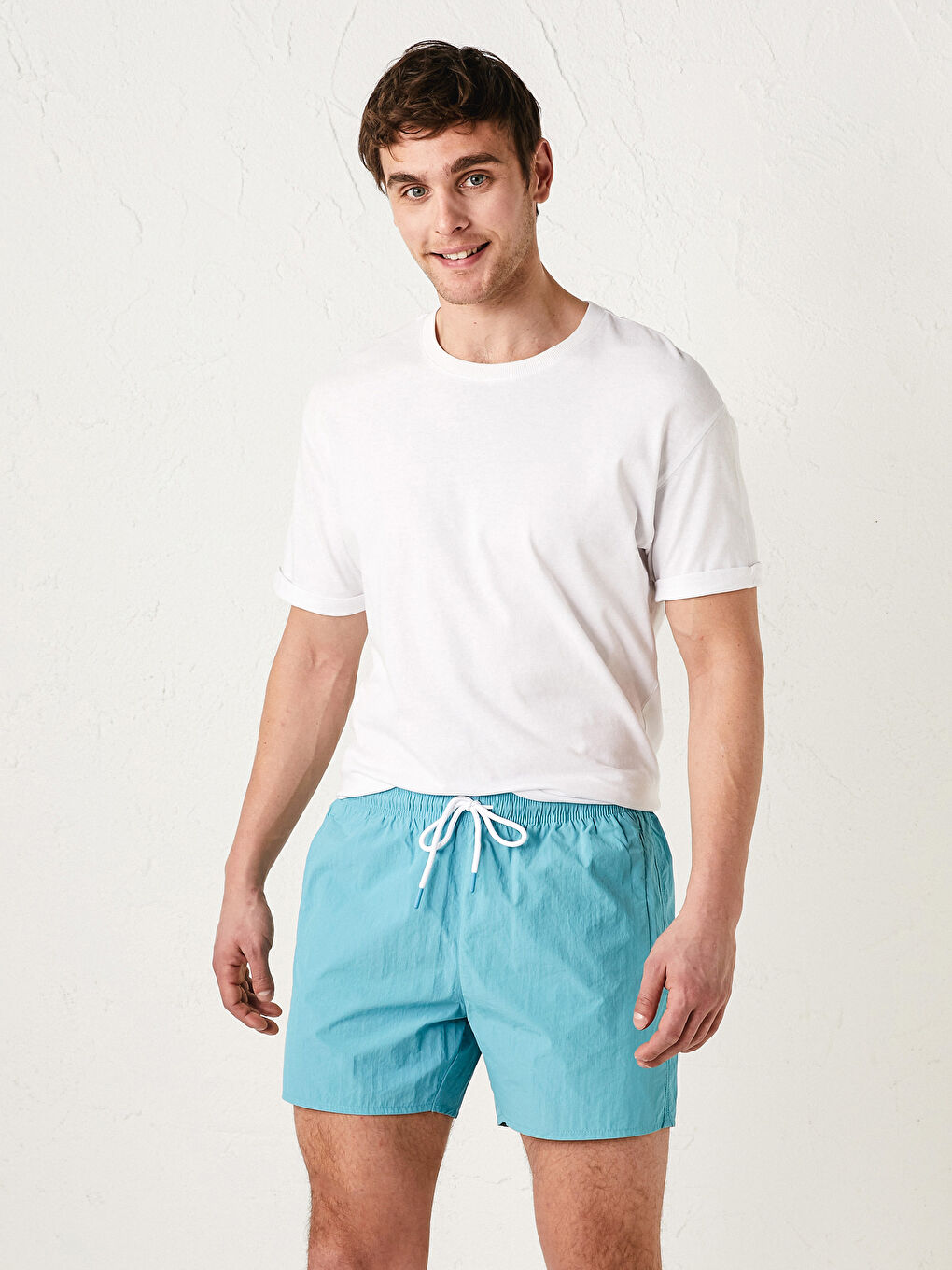 شورت سباحة قصير سادة للرجال