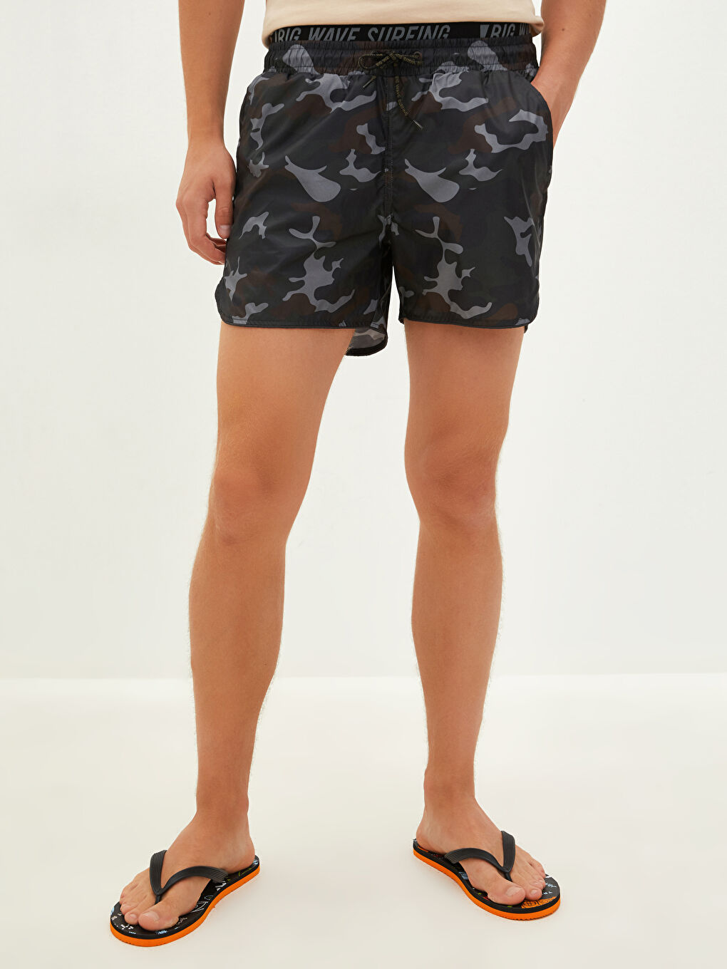 Haki Kısa Boy Desenli Standart Kalıp Yüzme Şortu-2