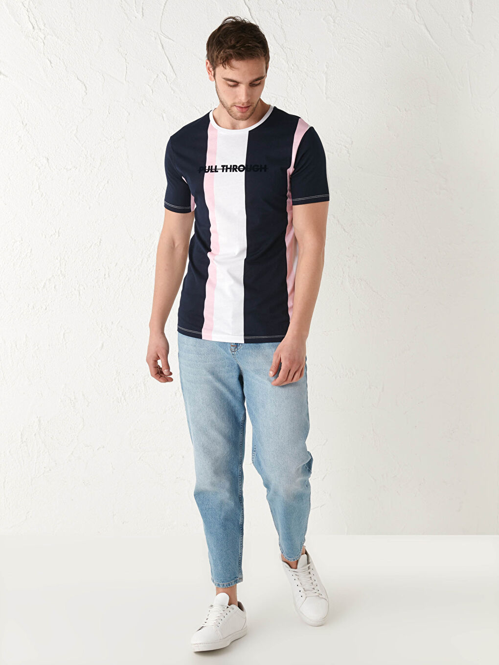 дөңгелек жағалы принтті таралған мақта футболка-3