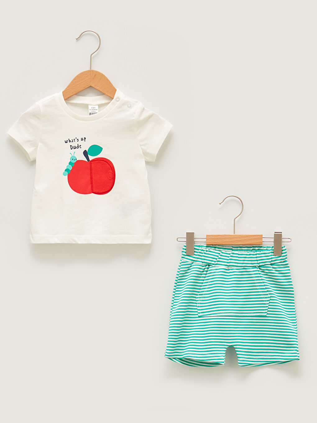 تيشيرت بياقة دائرية وكم قصير مطبوع للأولاد الرضع مع شورت - طقم من قطعتين
