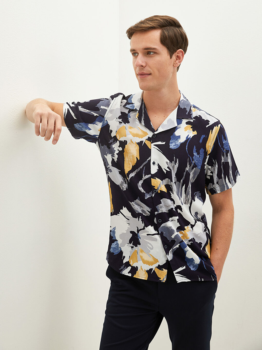 Lacivert Slim Fit Resort Yaka Kısa Kollu Desenli Viskon Erkek Gömlek-1