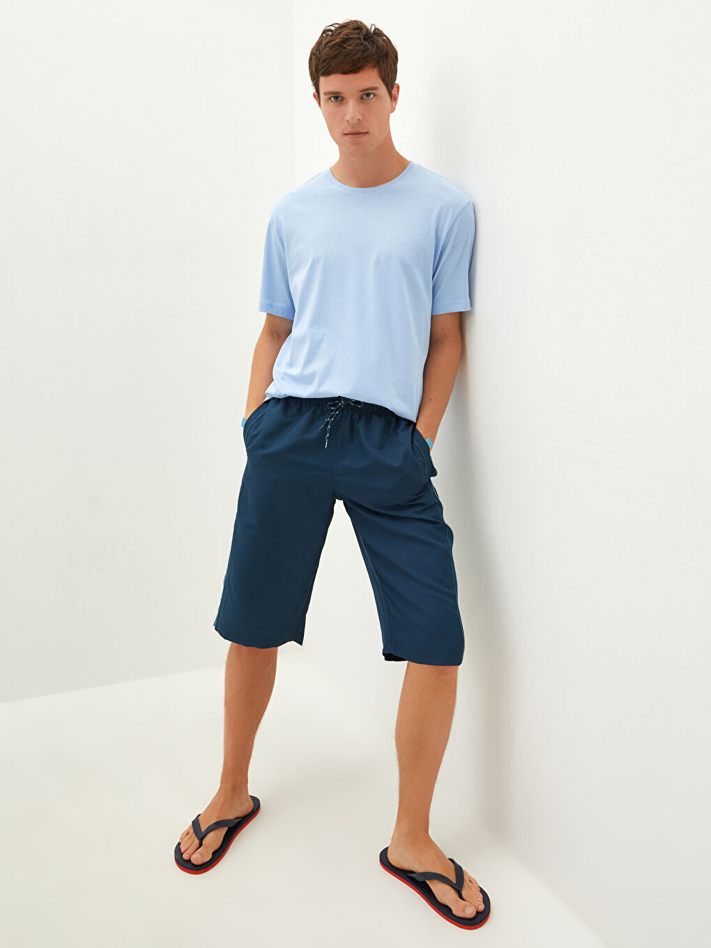 İndigo Diz Altı Boy Basic Erkek Deniz Şortu