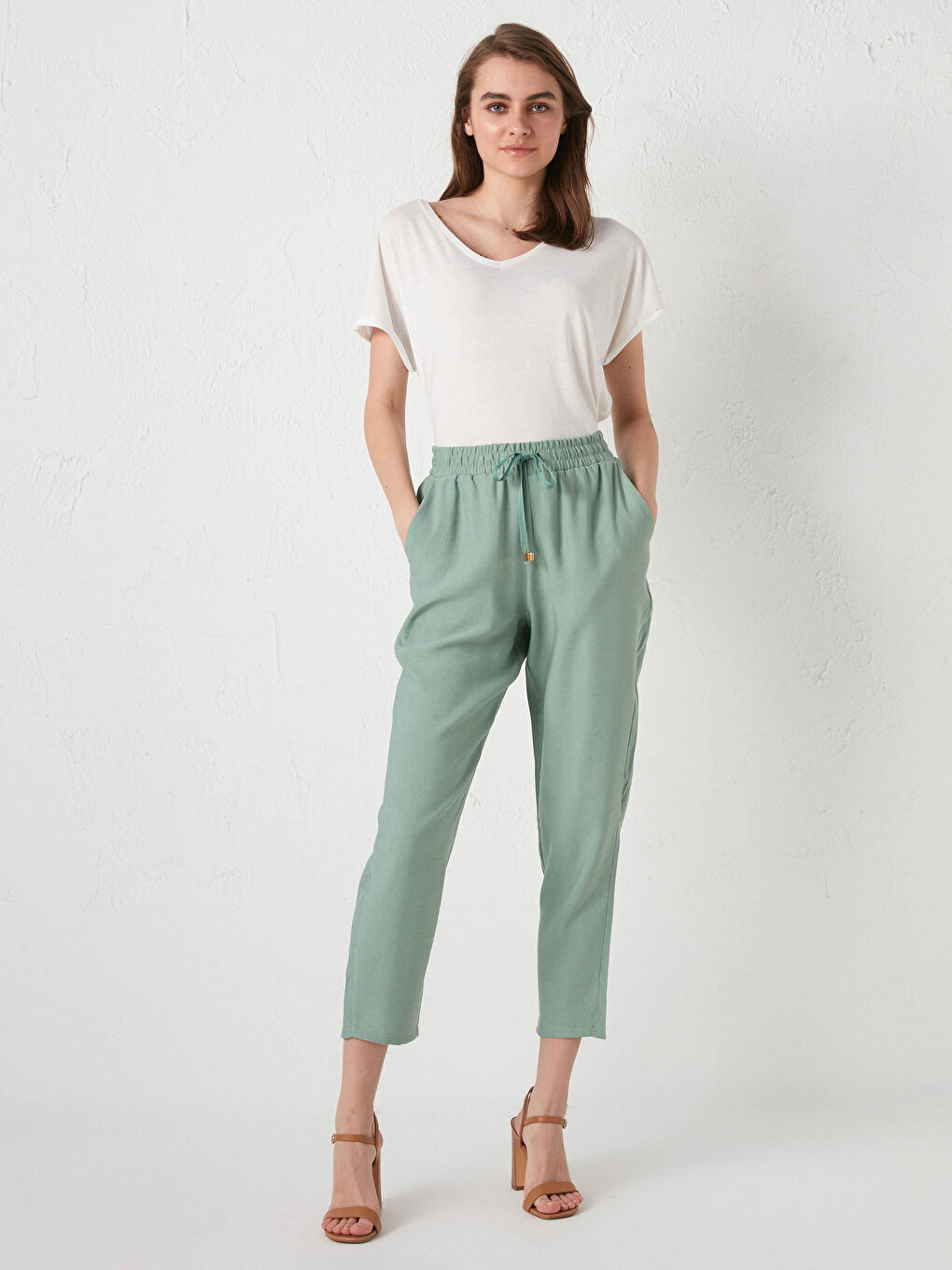 LCWAIKIKI Basic Pantalone za Žene sa Elastičnim Strukem i Džepovima -S18558Z8-GC9