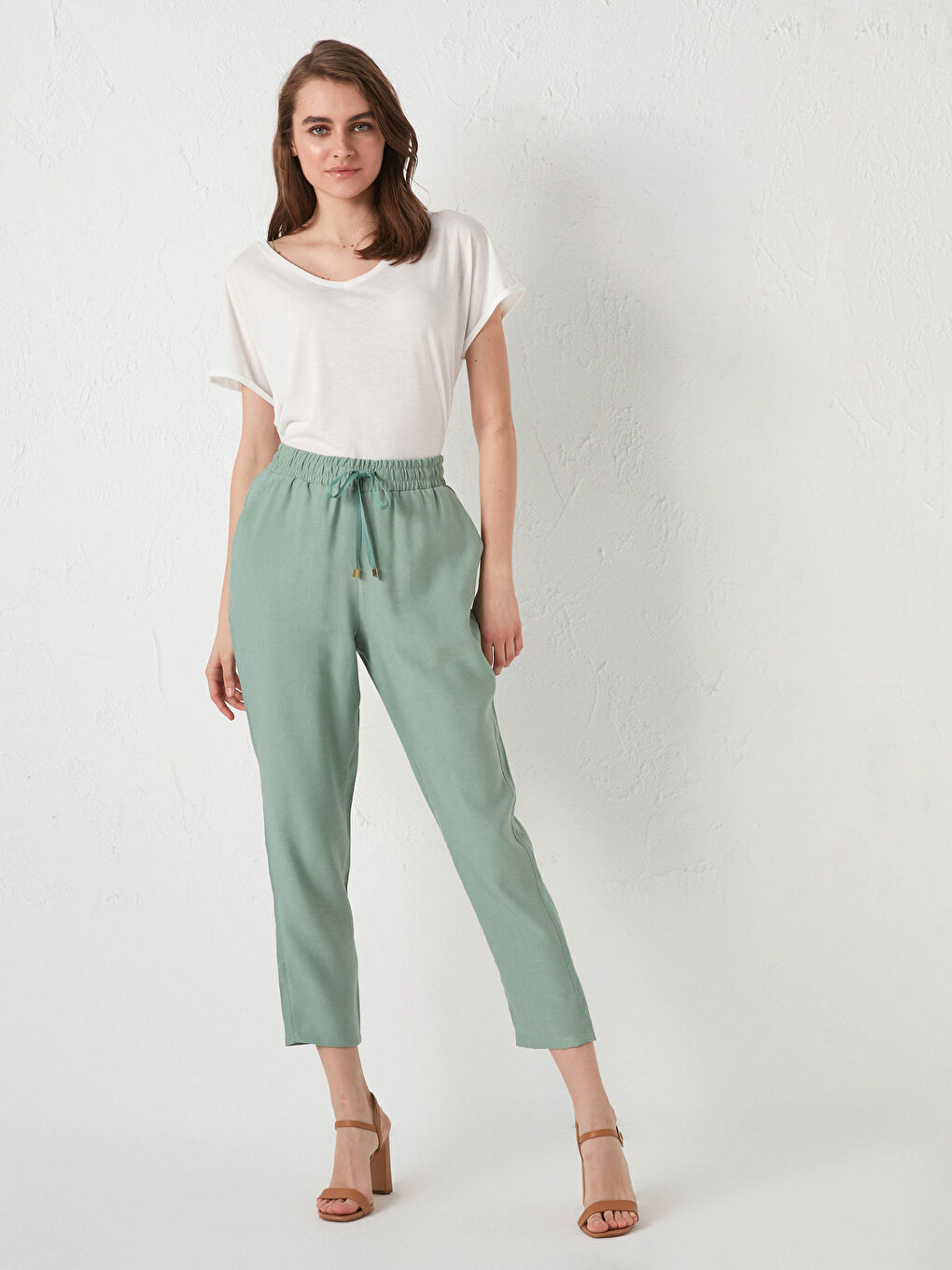 LCWAIKIKI Basic Pantalone za Žene sa Elastičnim Strukem i Džepovima -S18558Z8-GC9