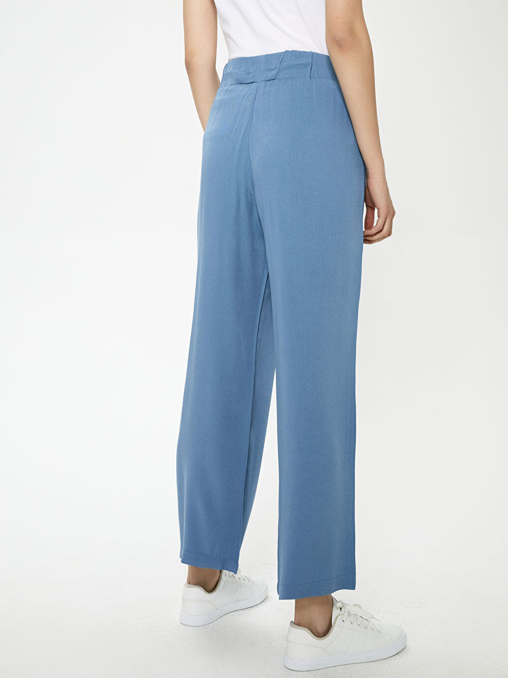 LCWAIKIKI Basic Elastic Waist Pocket Detailed Belmando Fabric Women's Trousers -S18559Z8-MT2