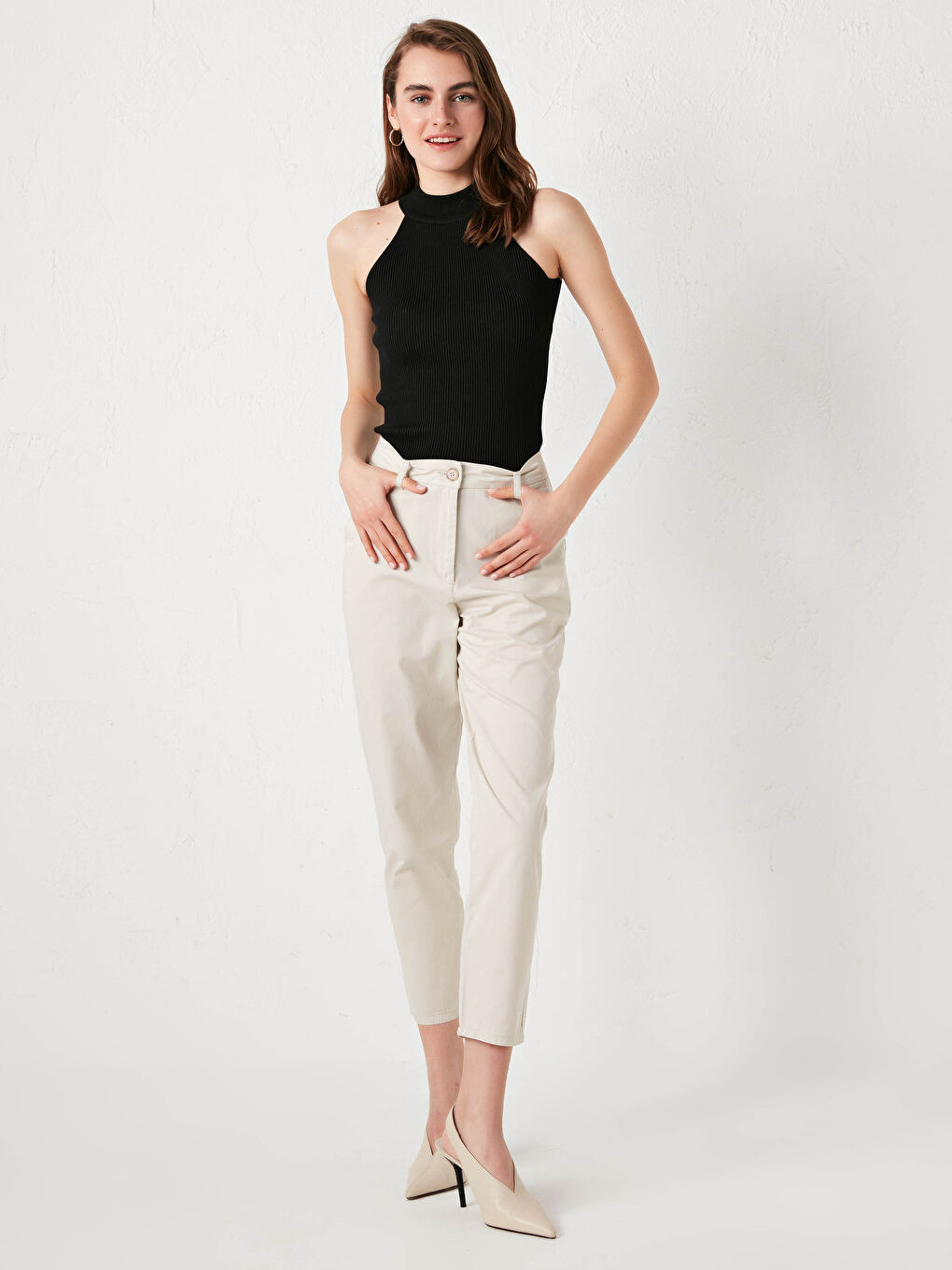 Bej Yüksek Bel Cep Detaylı Gabardin Kumaş Kadın Pantolon