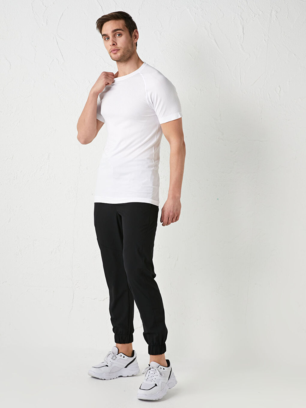 Beyaz Bisiklet Yaka Kısa Kollu Aktif Spor Erkek Tişört-2