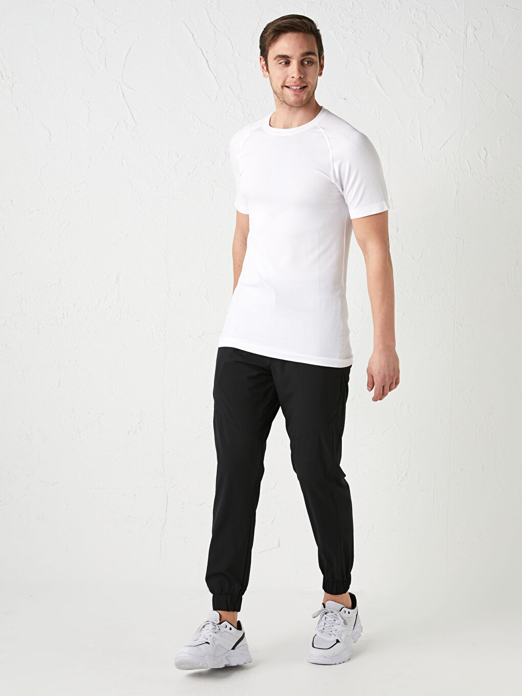 Beyaz Bisiklet Yaka Kısa Kollu Aktif Spor Erkek Tişört-3