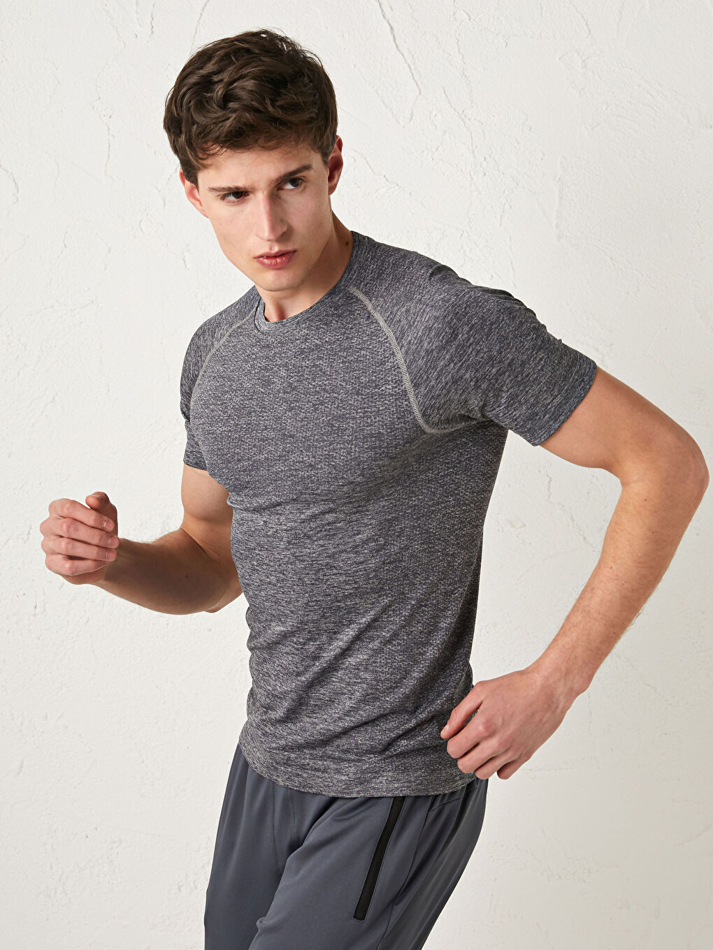 Мужская футболка для спорта с круглым вырезом и короткими рукавами-1
