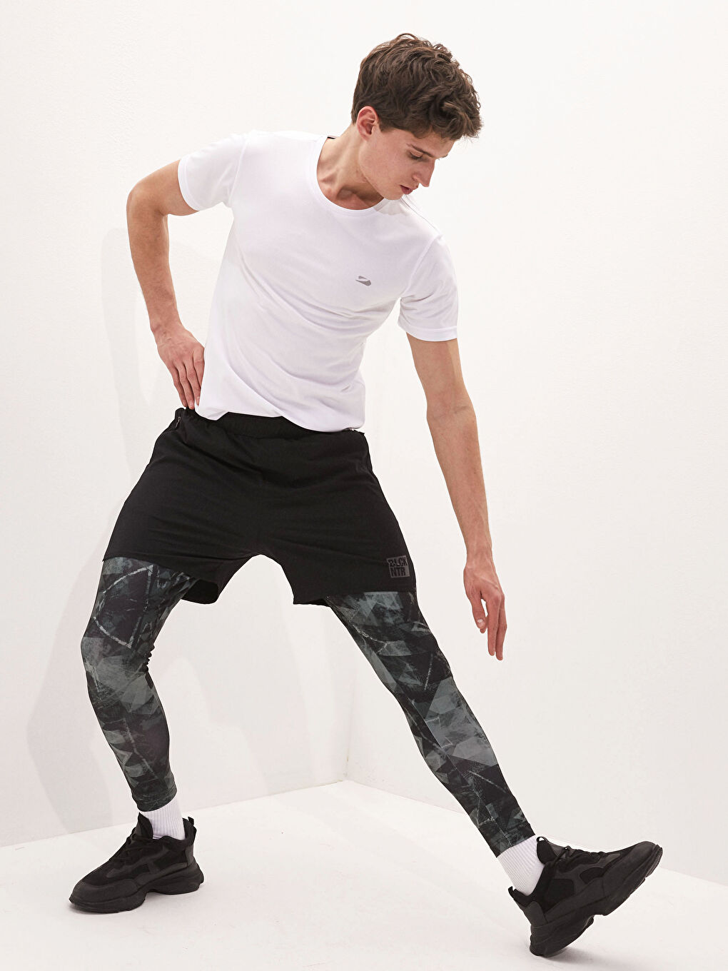 Siyah Standart Kalıp Aktif Spor Erkek Taytlı Şort-1