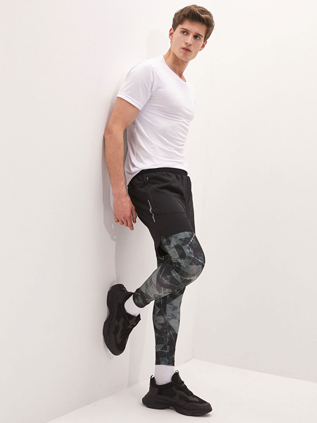 Siyah Standart Kalıp Aktif Spor Erkek Taytlı Şort-2