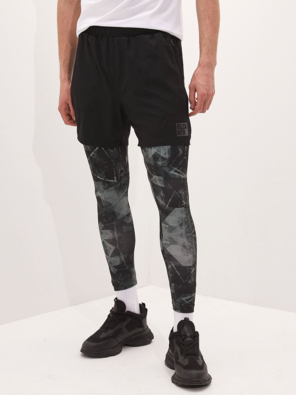 Siyah Standart Kalıp Aktif Spor Erkek Taytlı Şort-4