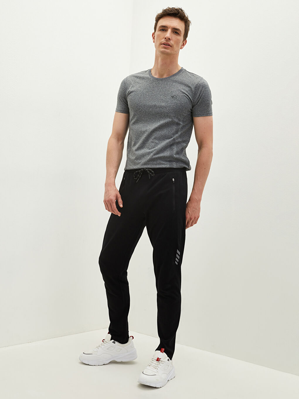 بنطلون رياضي اكتيف بقصة عادية من نسيج البيكيه