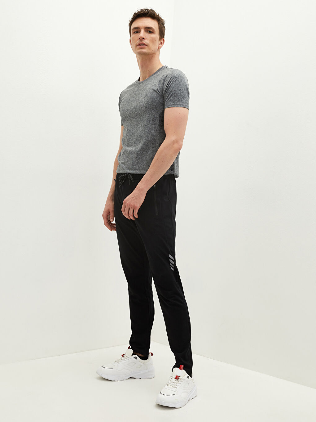 بنطلون رياضي اكتيف بقصة عادية من نسيج البيكيه-1