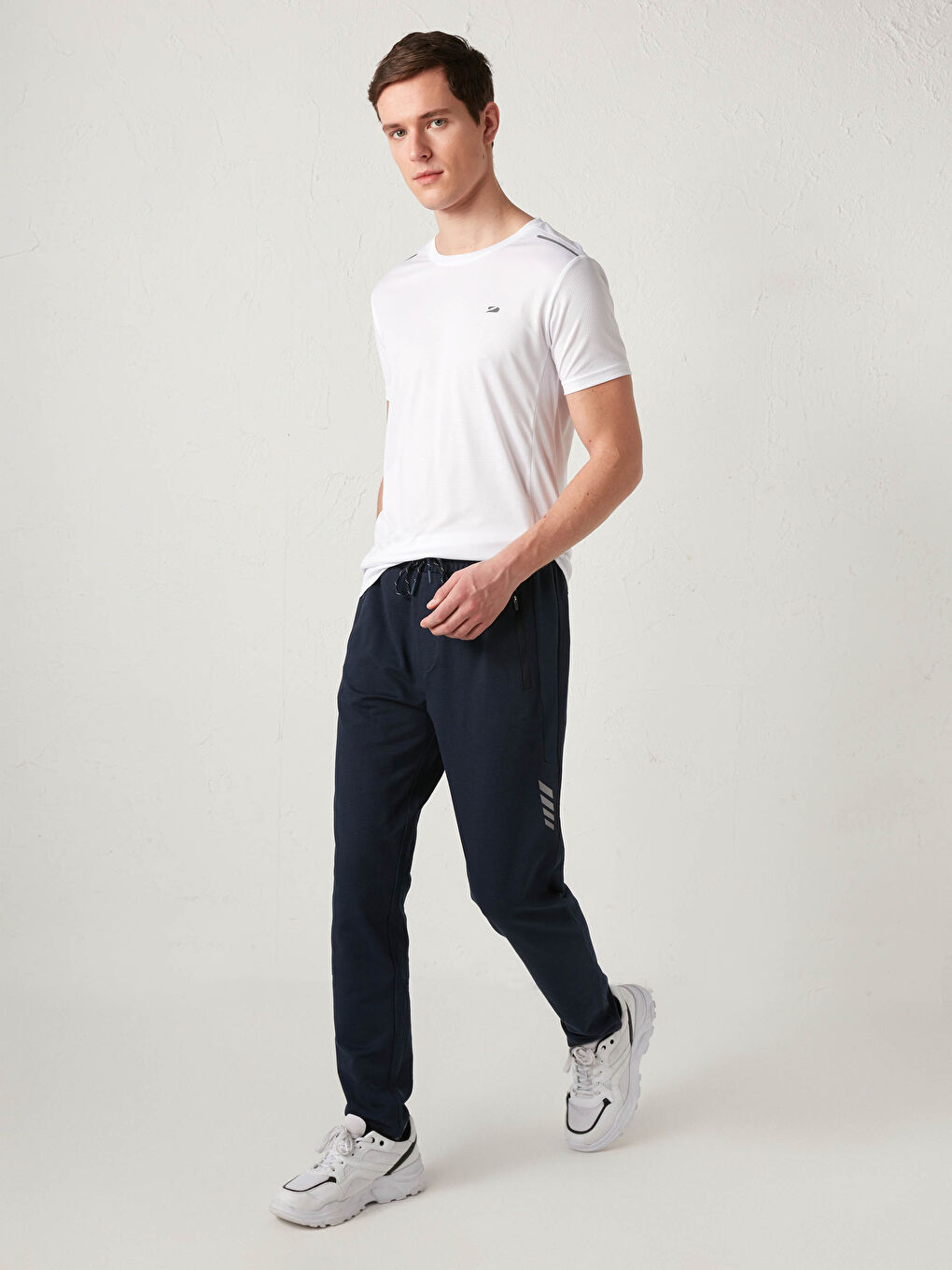 بنطلون رياضي اكتيف بقصة عادية من نسيج البيكيه-1