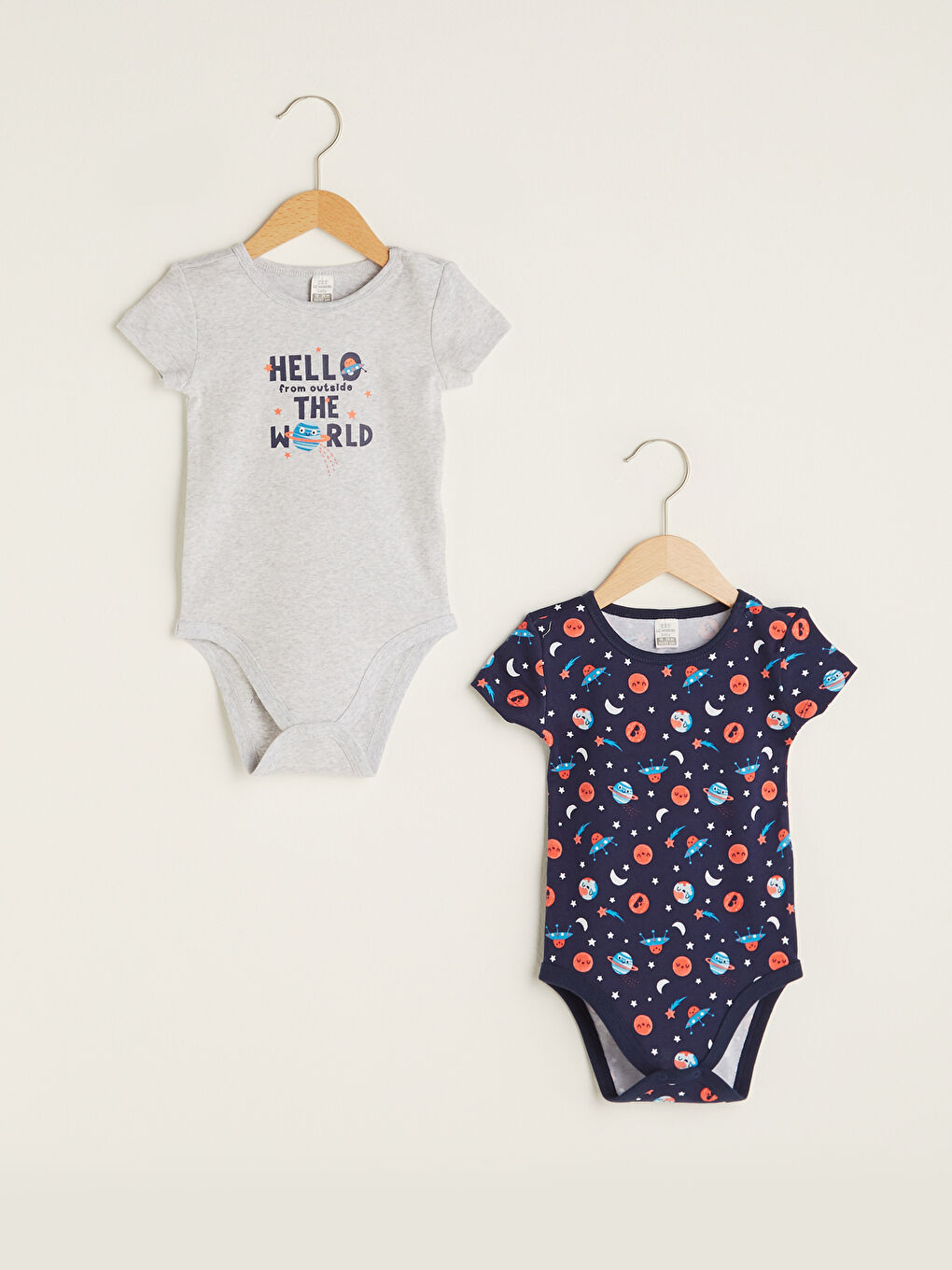 Боди с круглым вырезом и коротким рукавом с принтом для мальчика с заклепками, 2 упаковки
