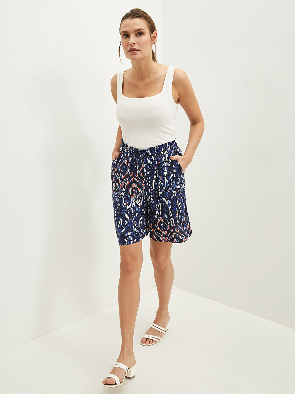 Elastic Waist Patterned Pocket Detailed Viscose Women's Shorts-1