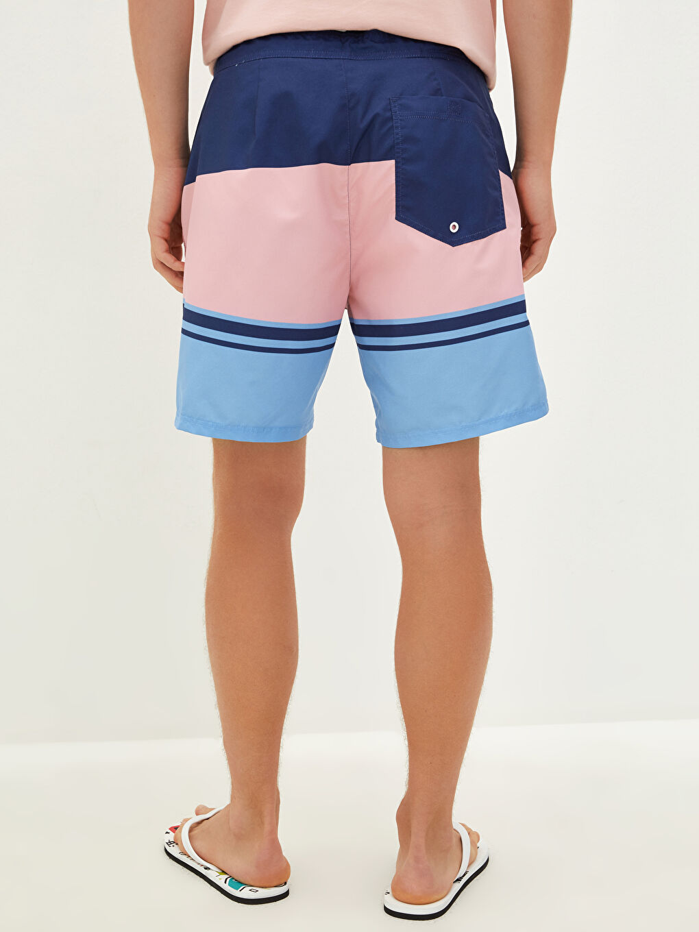شورت سباحة رجالي بطول الركبة بنمط كتل الألوان-3