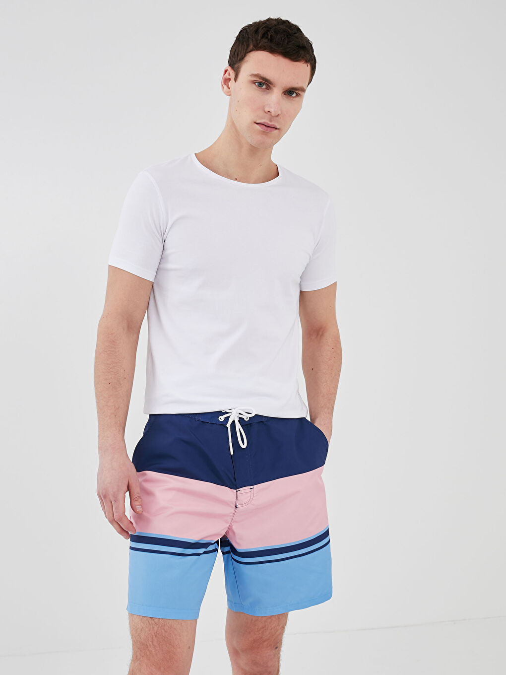 شورت سباحة رجالي بطول الركبة بنمط كتل الألوان-4