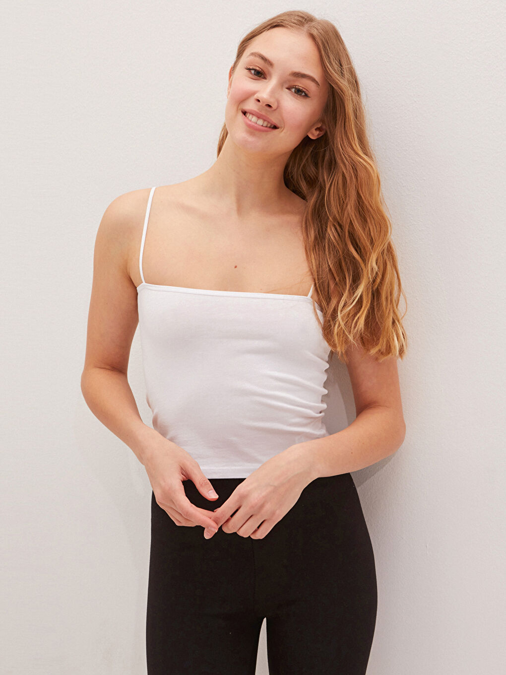 Beyaz İnce Askılı Düz Crop Kadın Atlet-4