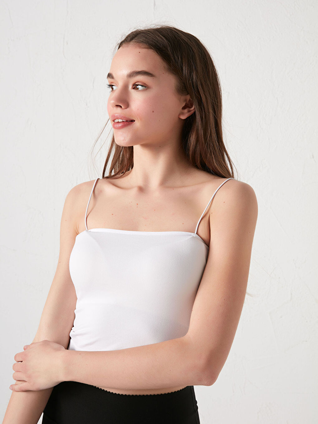 Beyaz Straplez İnce Askılı Crop Kadın Dikişsiz Atlet-1