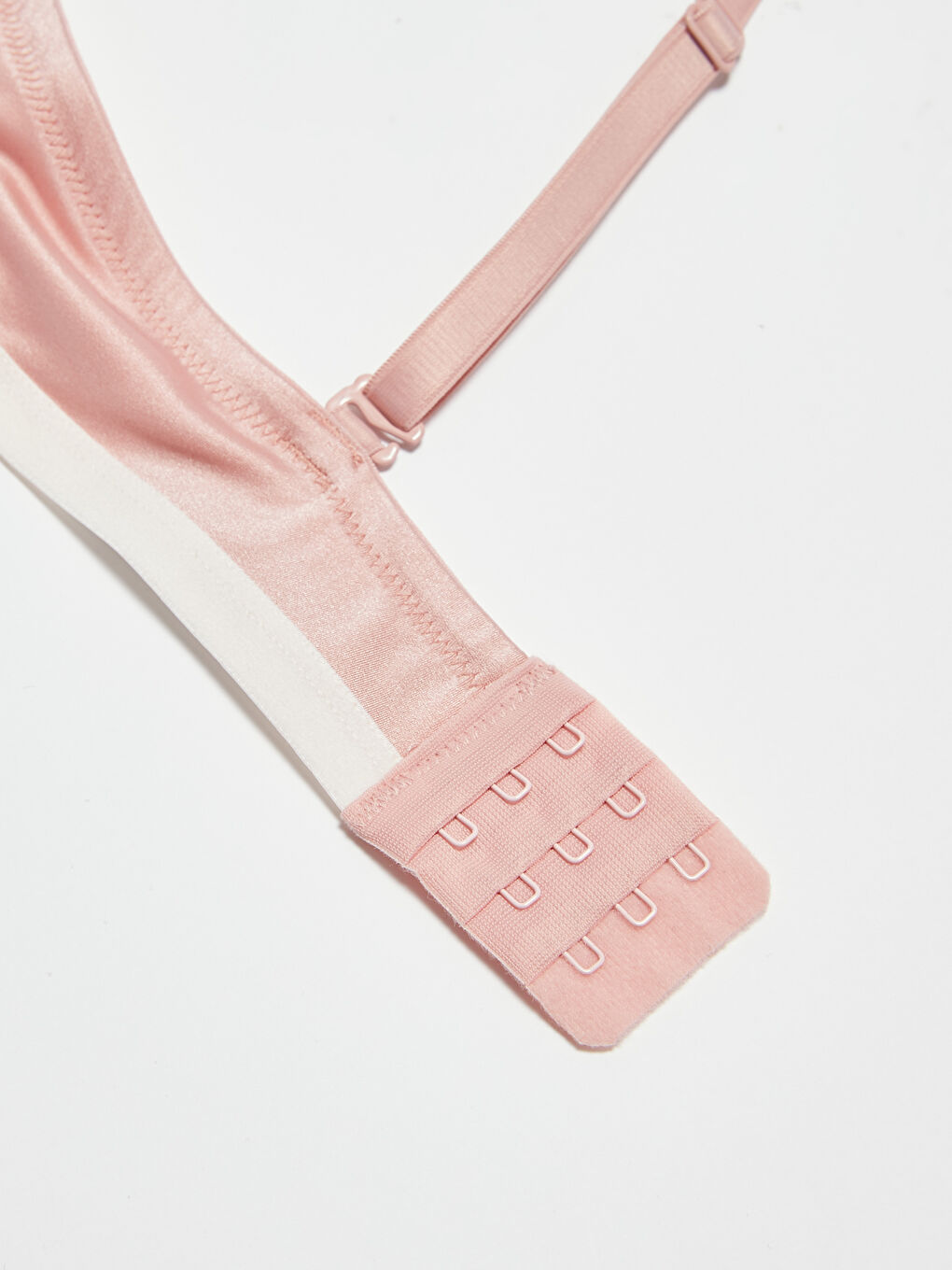 Underwire Strapless Flat Bra-3