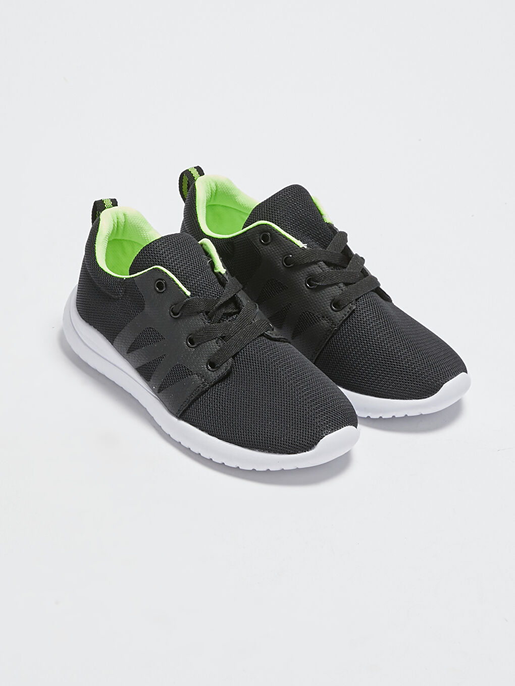Siyah Bağcıklı Erkek Çocuk Aktif Spor Ayakkabı
