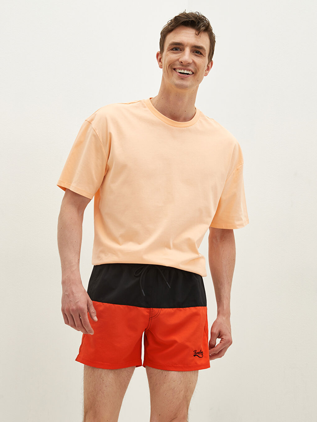 Siyah Kısa Boy Renk Bloklu Erkek Deniz Şortu-1