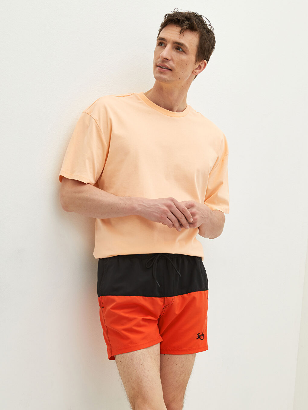 Siyah Kısa Boy Renk Bloklu Erkek Deniz Şortu-2