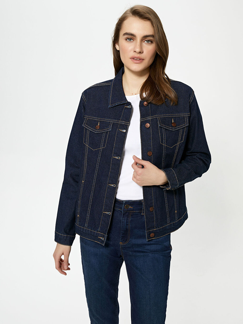 جاكيت جينز كم طويل بتفاصيل جيوب للسيدات