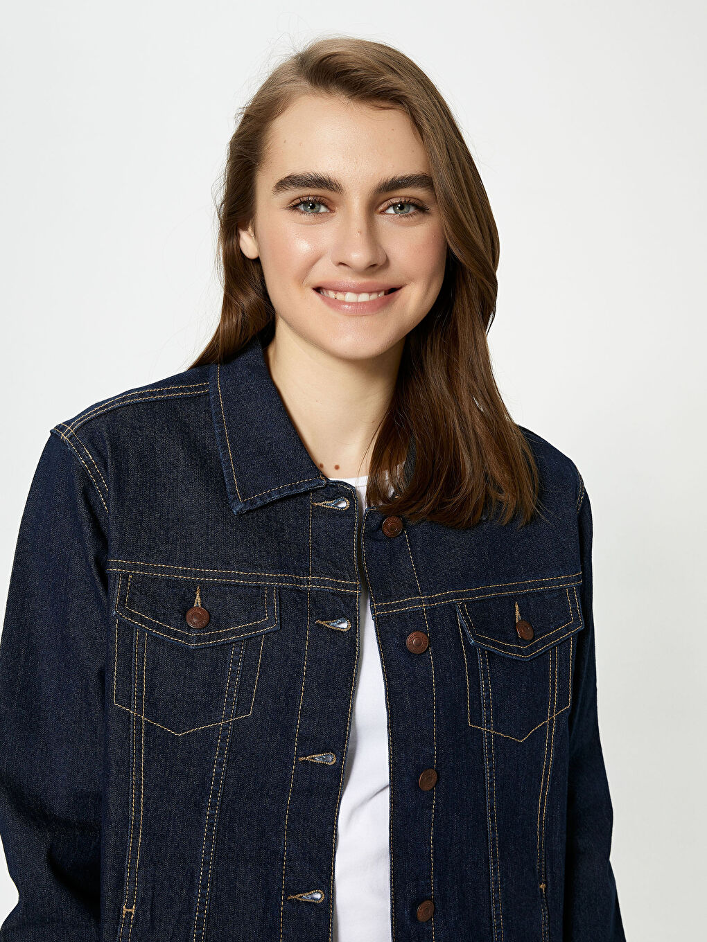 جاكيت جينز كم طويل بتفاصيل جيوب للسيدات-1