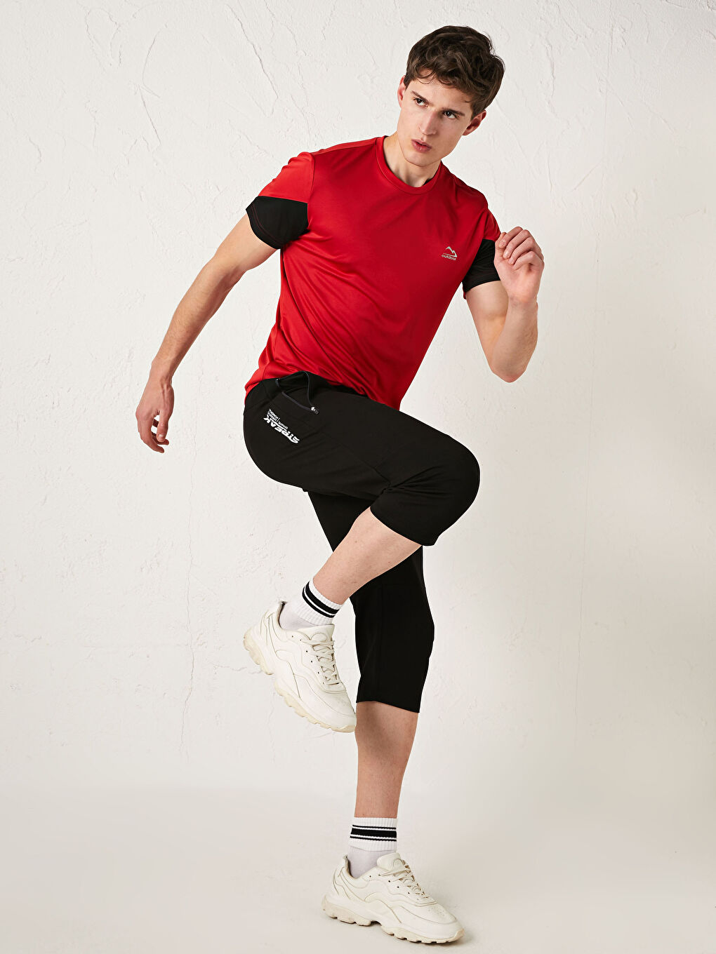 Siyah Standart Kalıp Erkek Spor Kapri-1