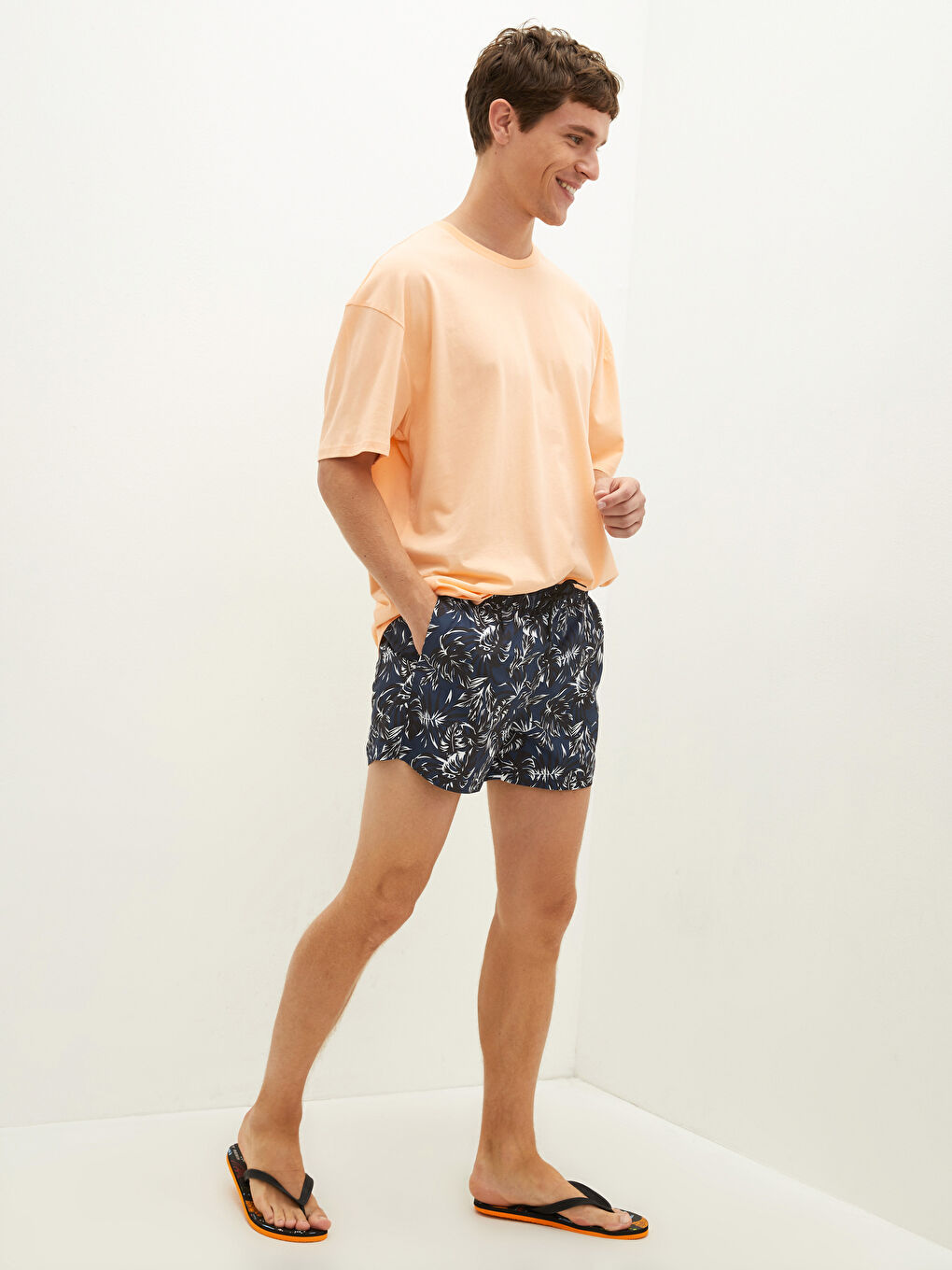 Lacivert Kısa Boy Desenli Erkek Deniz Şortu