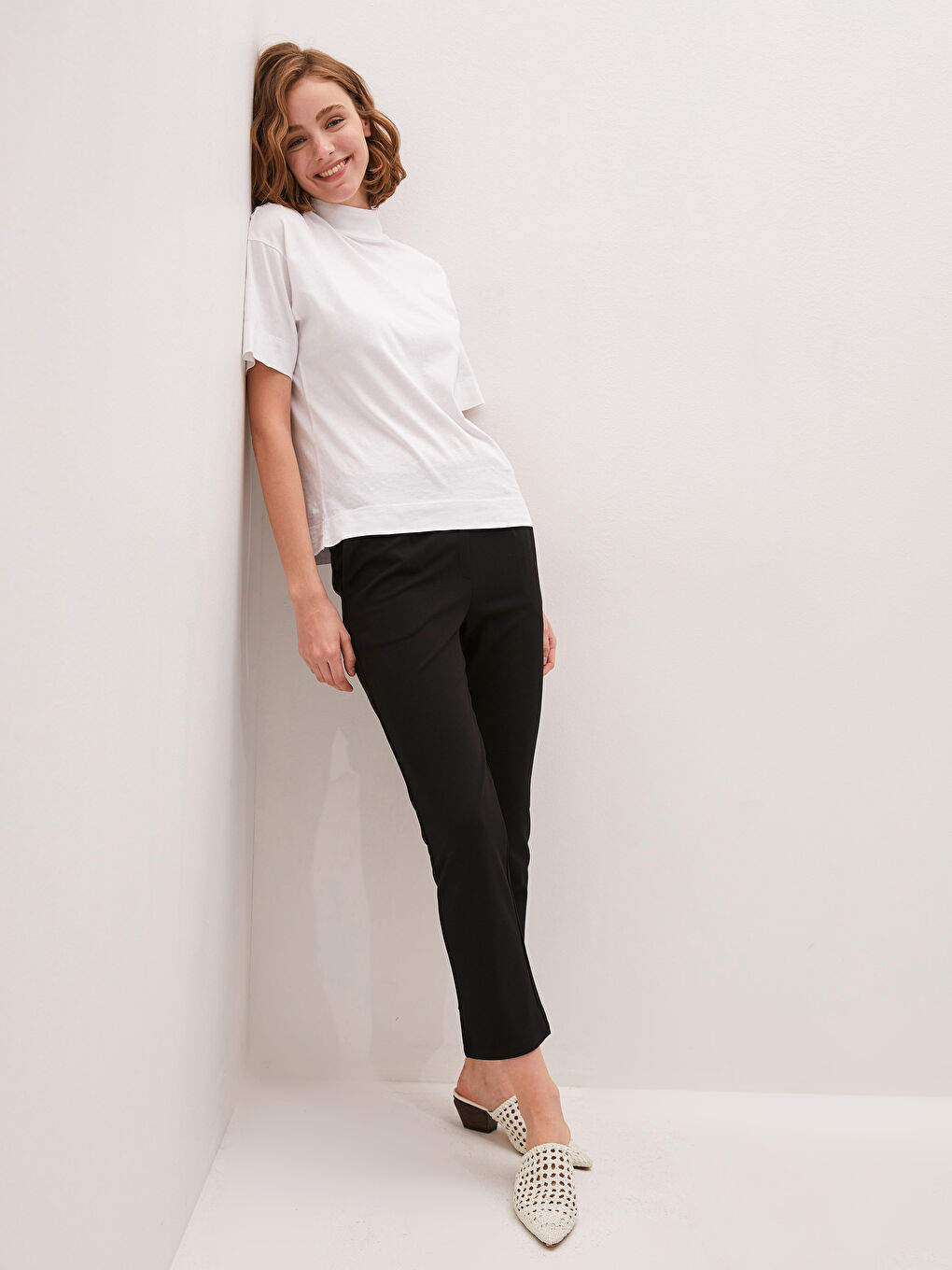 Siyah Beli Lastikli Krep Pantolon-2