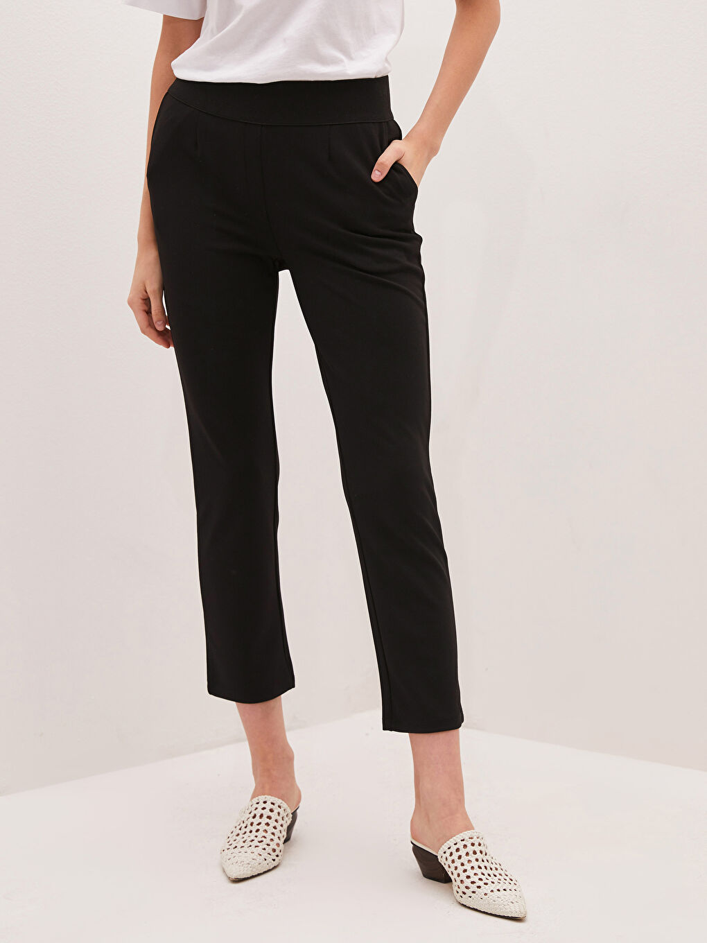 Siyah Beli Lastikli Krep Pantolon-3