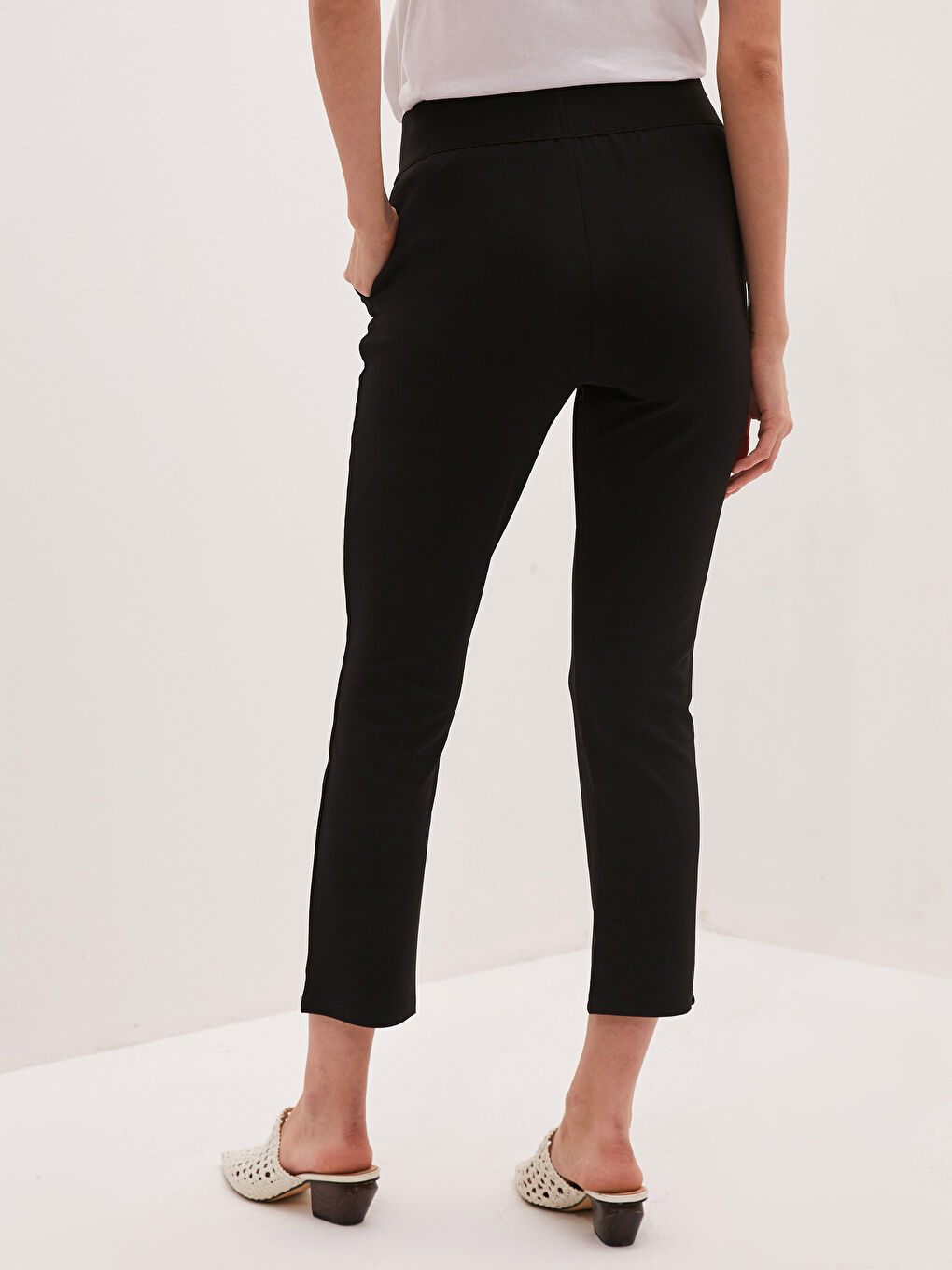 Siyah Beli Lastikli Krep Pantolon-4