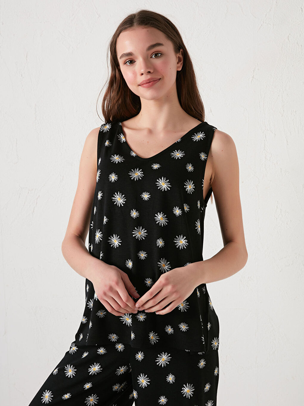 V Yaka Çiçek Baskılı Askılı Viskon Kadın Pijama Takımı-1