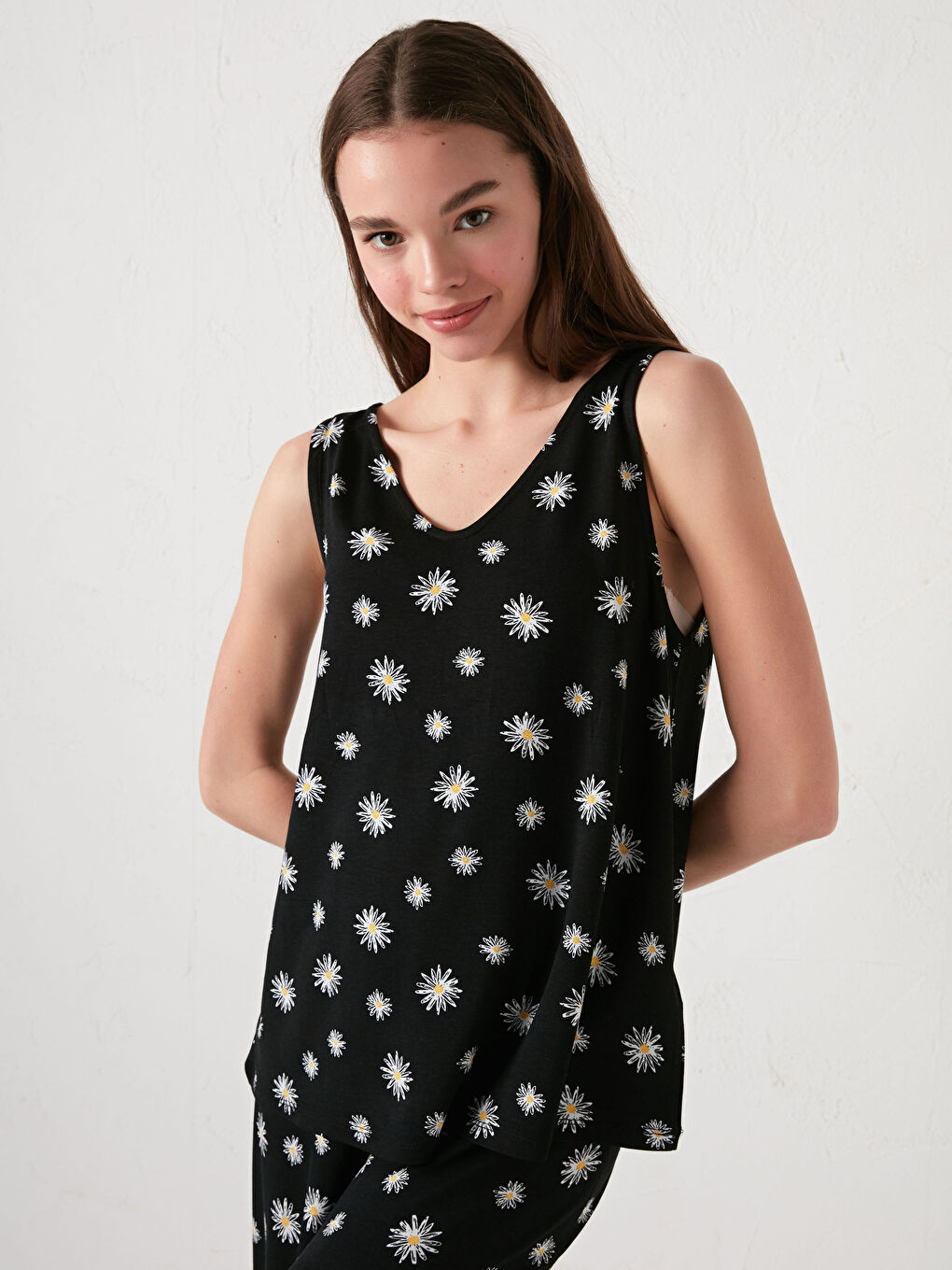 V Yaka Çiçek Baskılı Askılı Viskon Kadın Pijama Takımı-2