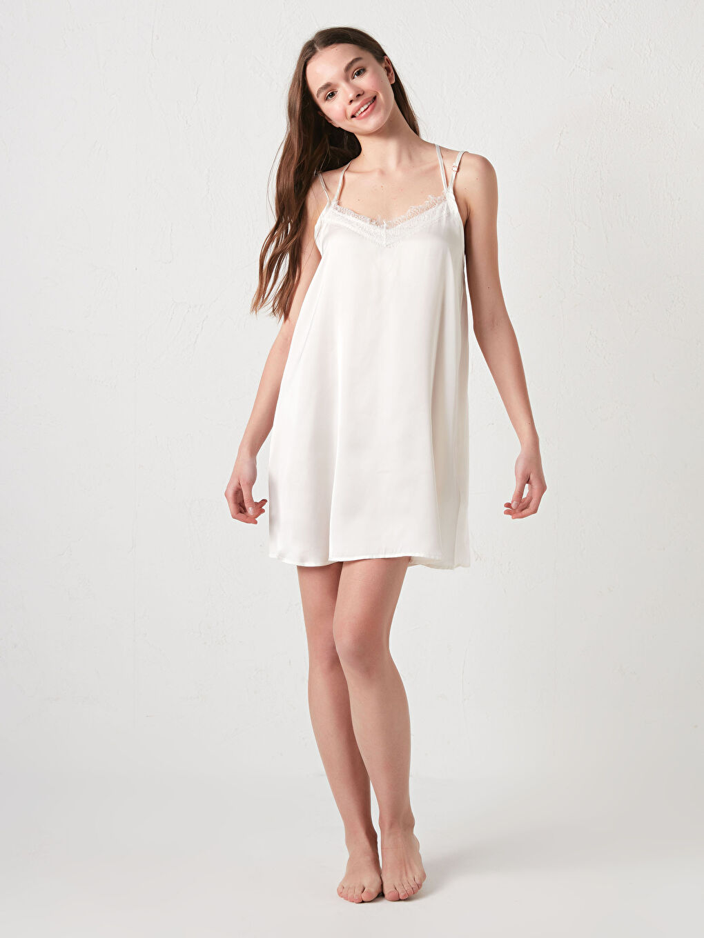 Beyaz V Yaka Dantel Detaylı İp Askılı Saten Kadın Bride Fantezi Gecelik-6