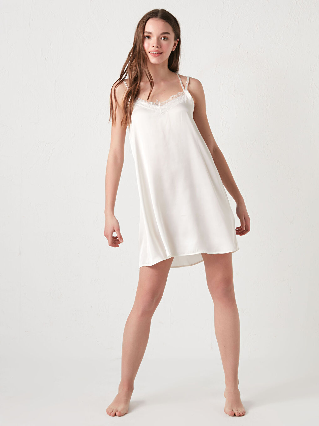 Beyaz V Yaka Dantel Detaylı İp Askılı Saten Kadın Bride Fantezi Gecelik-7