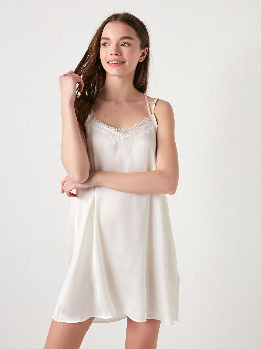Beyaz V Yaka Dantel Detaylı İp Askılı Saten Kadın Bride Fantezi Gecelik-8