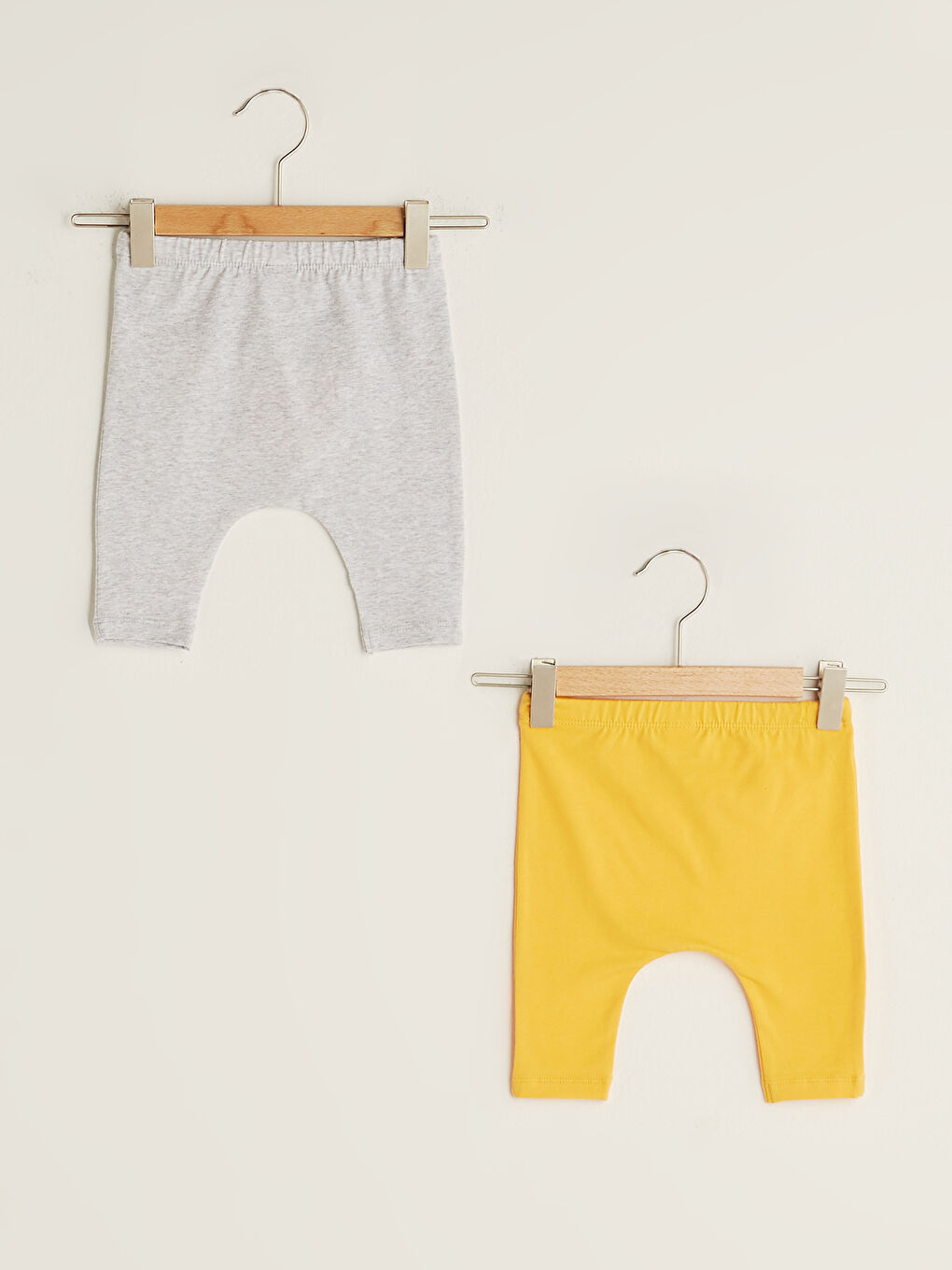 Beyaz Beli Lastikli Unisex Bebek Kısa Pantolon 2'li-1