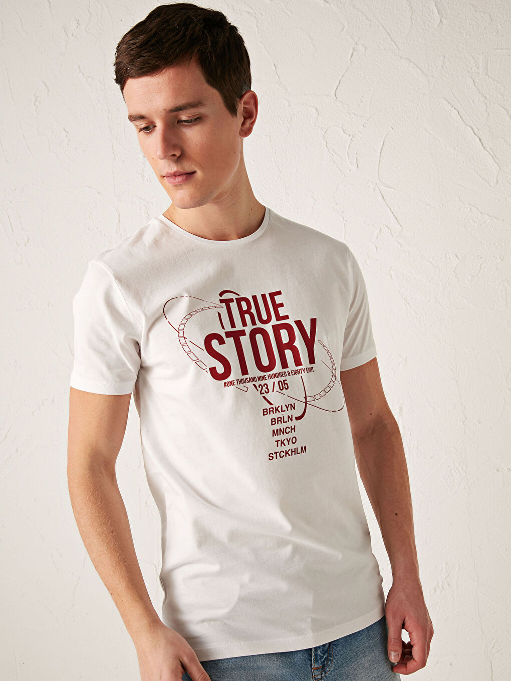 Beyaz Bisiklet Yaka Baskılı Penye Tişört