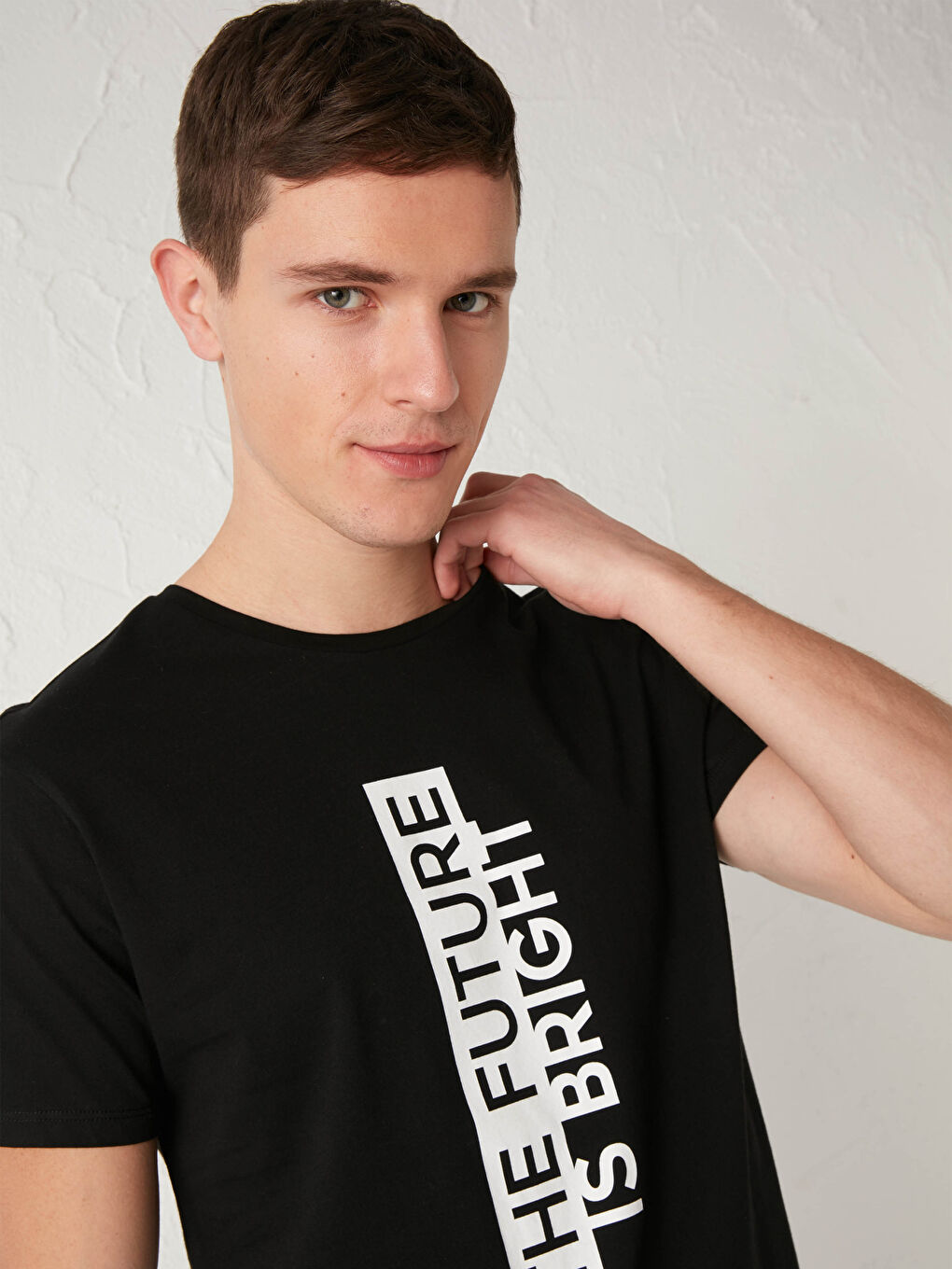 Siyah Bisiklet Yaka Baskılı Penye Tişört-1