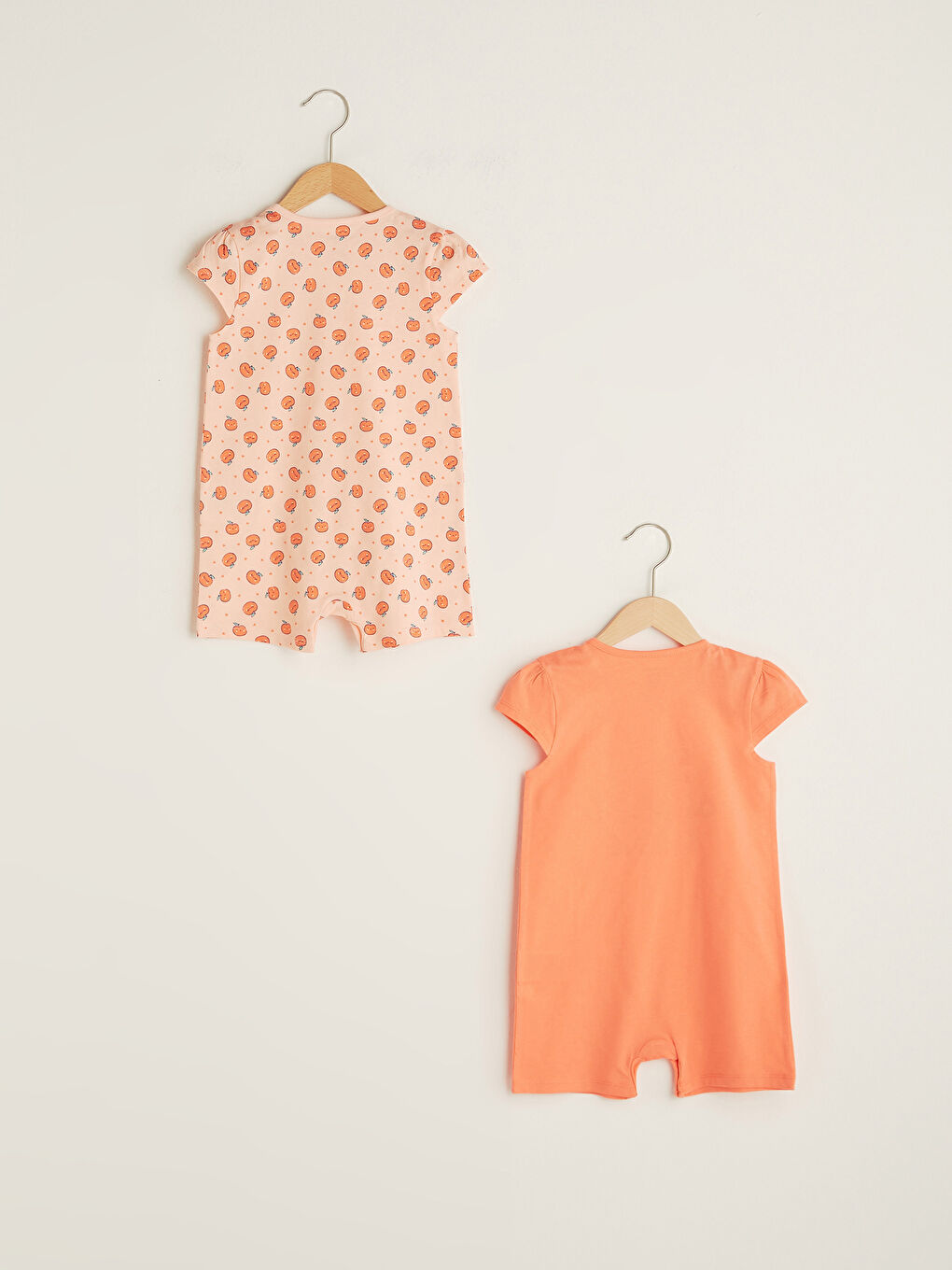 جمبسوت قطن مطبوع برقبة دائرية وكم قصير لطفلة - عبوتان-1