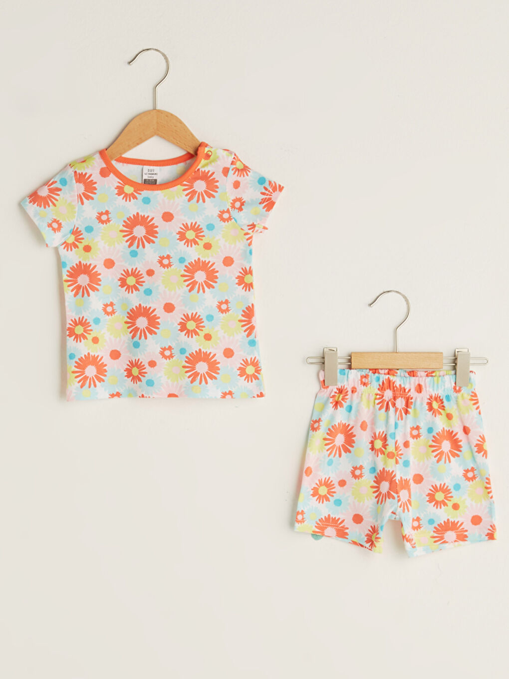 Beyaz Bisiklet Yaka Kısa Kol Baskılı Kız Bebek Pijama Takımı