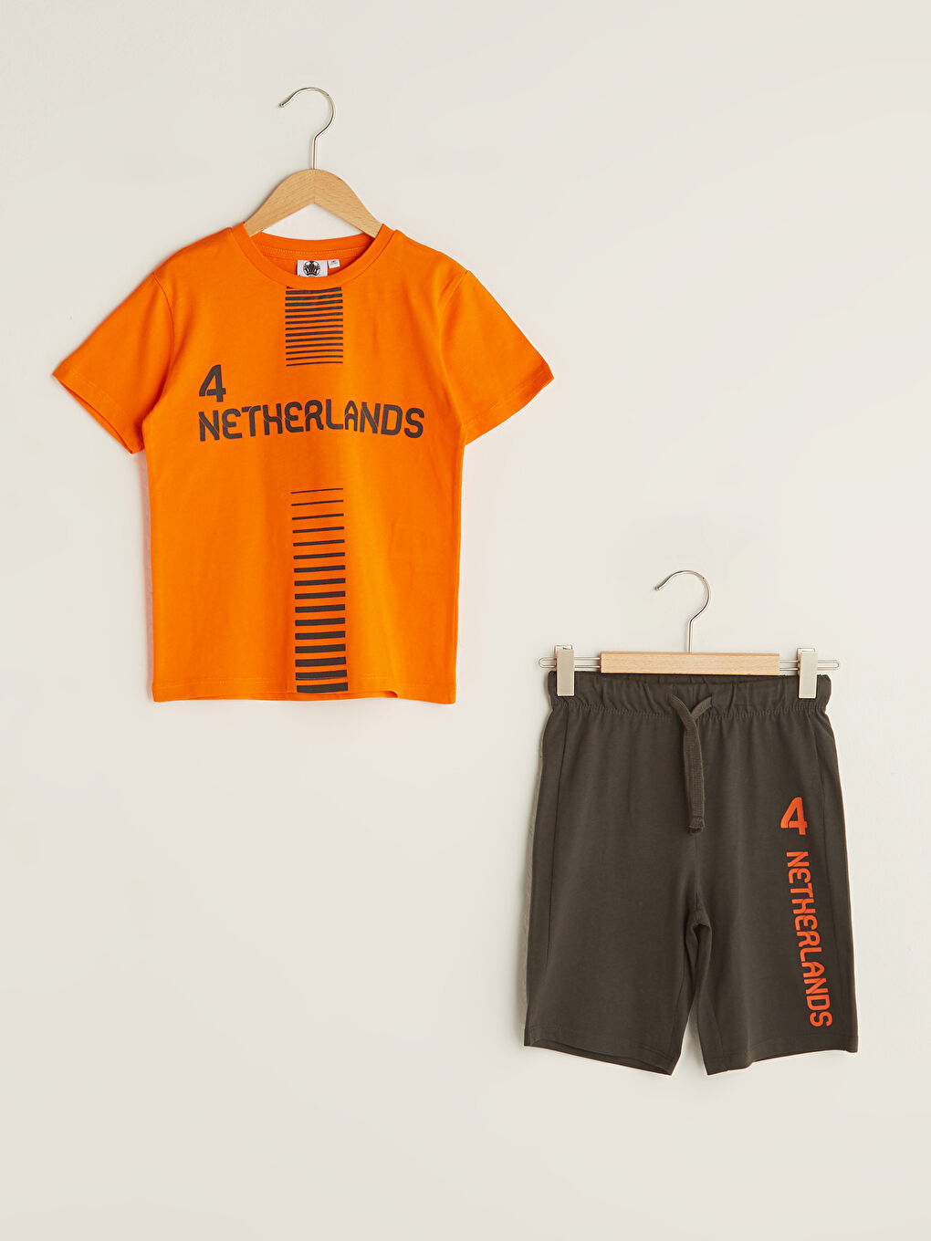 LCW Kids Crew Neck UEFA EURO 2020 Netherlands Printed Short Sleeve Boy T-Shirt and Shorts -S1AD85Z4-RBV