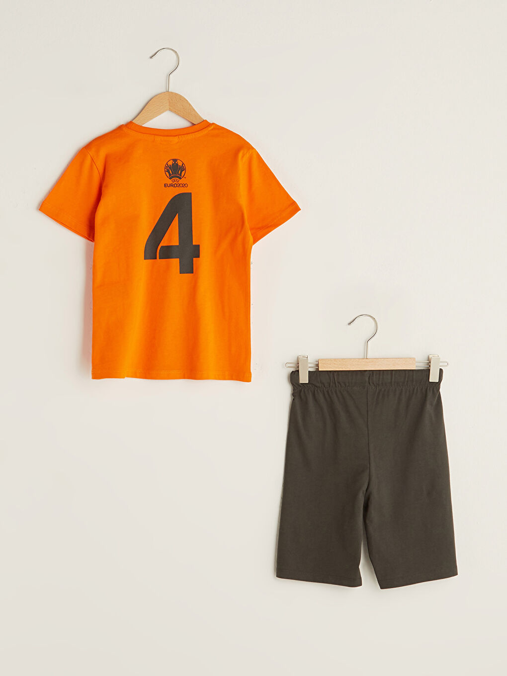 LCW Kids Crew Neck UEFA EURO 2020 Netherlands Printed Short Sleeve Boy T-Shirt and Shorts -S1AD85Z4-RBV