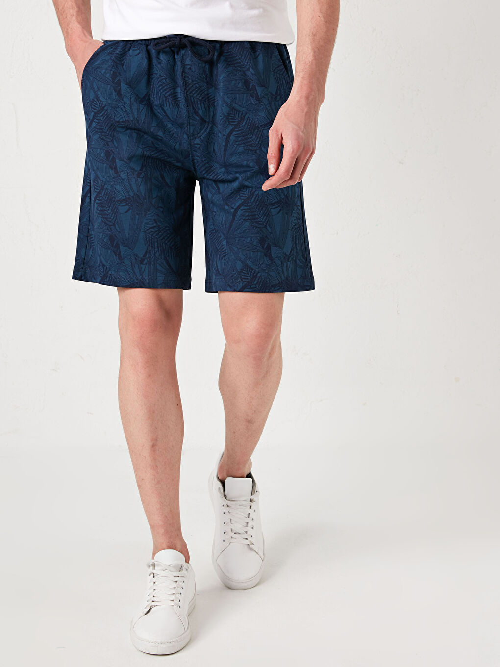 İndigo Standart Kalıp Desenli Erkek Şort-1