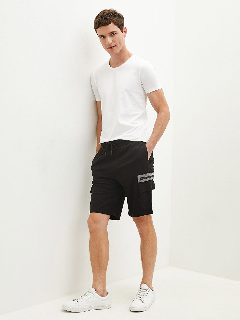 Siyah Standart Kalıp Erkek Spor Şort